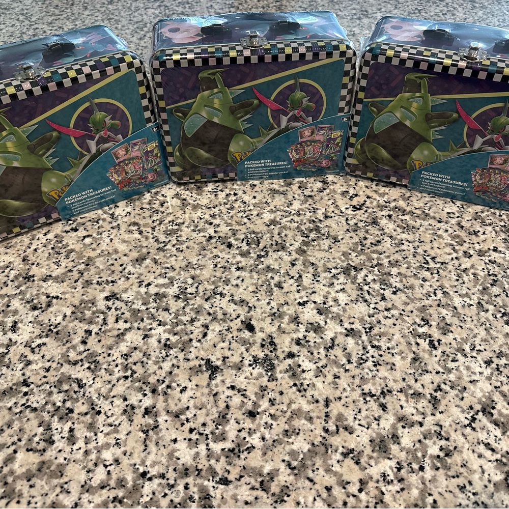 Pokémon TCG: Collector Chest – Scream Tail & Iron Valiant